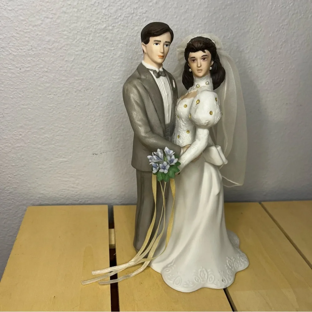 Vintage Roman Wedding Bride Groom Cake Top with Music Box 9 in Porcelain Rare